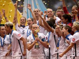 Las jugadoras estadounidenses festejan el triunfo. AFP / D. Grombkowski