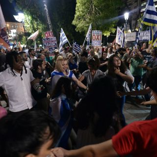 Hay desánimo en mercados por triunfo del 'no' en Grecia