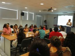 Asistentes a una de las sesiones que imparte el DIF. EL INFORMADOR / E. Barrera