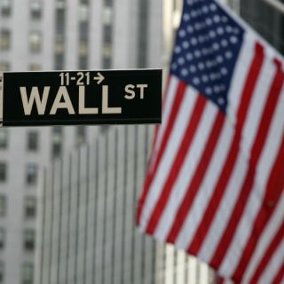 Wall Street abre con importantes pérdidas tras feriado
