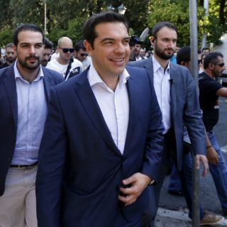 Raúl Castro felicita a primer ministro griego por referéndum