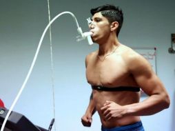 El jugador hizo sus pruebas médicas con su nuevo equipo, Olympiacos, campeón de la Súper Liga de Grecia. TWITTER / @puliidooo