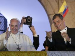 El Papa efectuó su visita formal de cortesía al mandatario en el Palacio de Carondelet. AP / D. Ochoa