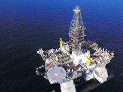 El comportamiento mixto de los precios del petróleo responde positivamente al anuncio de Grecia este martes. EFE / ARCHIVO