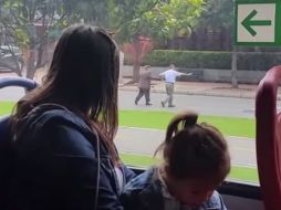 La grabación del momento lanzó a la fama al conductor de transporte público. YOUTUBE / Mundo Sin Indiferencia