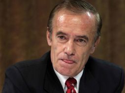 Existen órdenes de aprehensión en su contra por el delito de uso ilegal de atribuciones y facultades por autorizar contratos. SUN / ARCHIVO