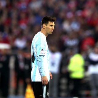 Aficionados chilenos agreden a familia de Messi