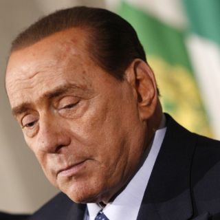 Berlusconi es condenado a tres años de prisión por soborno