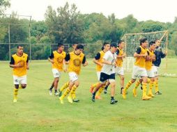 Los jugadores de la UdeG se preparan para el próximo inicio del Torneo. TWITTER / @LeonesNegrosCF