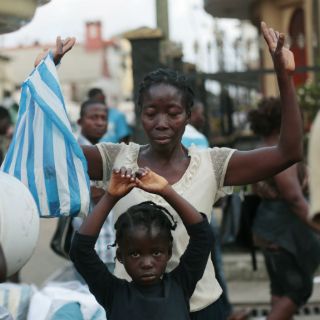 El ébola provocará un aumento de la mortalidad materna, advierte BM