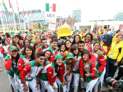 Ayer se izó la Bandera Mexicana en la Villa Panamericana, y parte de la delegación nacional asistió a la ceremonia. NTX / J. Arciga