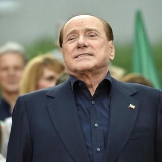 Parlamento italiano deroga salario vitalicio a Berlusconi
