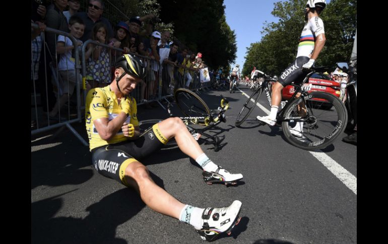 Martin cayó a un kilómetro de llegar a la meta en Le Havre. EFE / E. Feferberg