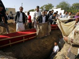 Miles de civiles que enfrentan una grave crisis por el conflicto armado. EFE / ARCHIVO