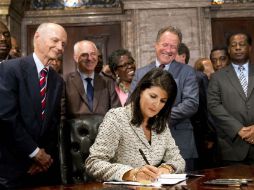 La bandera será eliminada en una ceremonia pautada para este viernes. AP / J. Bazemore
