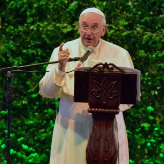 Papa Francisco pide perdón por los 'crímenes' a indígenas