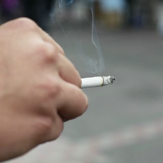 Fumar podría aumentar riesgo de desarrollar esquizofrenia