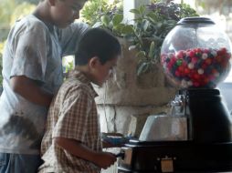 Los consumidores de chicle podrán pegarlos en cuadros de madera, que tendrán un dibujo para convertirlos en arte popular. EL INFORMADOR / ARCHIVO