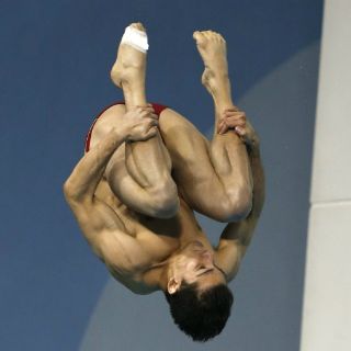 Rommel Pacheco domina preliminares de trampolín