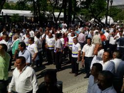 Fueron alrededor de 700 taxistas los que bloquearon avenida Hidalgo en protesta por la operación de Uber en la Entidad. EL INFORMADOR / E. Barrera