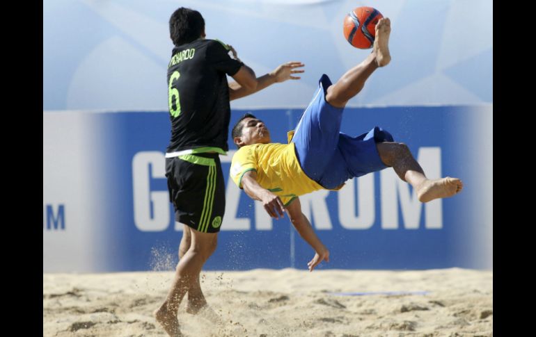 El cuadro mexicano sólo pudo contener a Brasil en la segunda parte. EFE / E. Silva