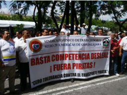 Los taxistas dicen que se encuentran frente a una competencia desleal, que ha ocasionado hasta una disminución de 80% de sus ganancias. TWITTER / @PoliVialJal