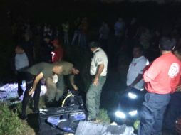 Los rescatistas realizaron la primera inmersión a las 22:47, localizando dos minutos después el cuerpo de Héctor Alberto Retes. ESPECIAL /