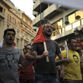 Miles de griegos se manifiestan contra las políticas de austeridad