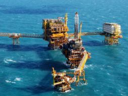 El petróleo se vio impulsado por un posible arreglo en Grecia y el repunte en la bolsa china de valores. EFE / ARCHIVO