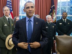 El mandatario asegura que estas acciones ayudarán a que EU sea un país donde todos los niños puedan escribir su propia historia. EFE / S. Thew