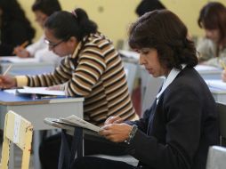 En punto de las 09:00 horas, los aspirantes ingresan a las instalaciones escolares para dar inicio a las pruebas. NTX / ARCHIVO