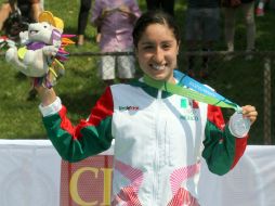 Paola Díaz se dice muy emocionada por su victoria. Dedica su medalla de plata a su entrenador y familia. EFE / N. Ponce