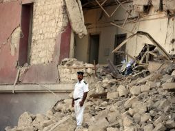 Soldados del EI detonaron un vehículo cargado con 450 kilogramos de explosivos enfrente de la sede. AFP / M. Shamed