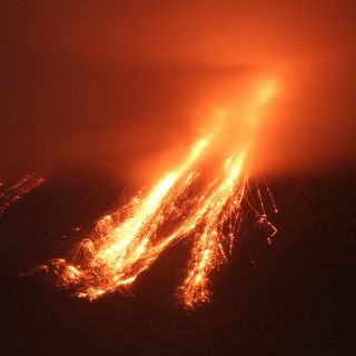 Cierran aeropuerto de Colima por caída de ceniza