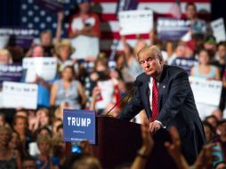 Durante su encuentro en Phoenix, Trump invitó a personas que le apoyan para reiterar su opinión sobre los indocumentados. AFP / C. Leight