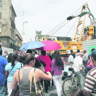 Congestionamientos peatonales y viales por cierre de Alcalde