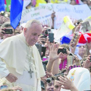 'Las ideologías terminan siempre en dictaduras, no sirven': Papa