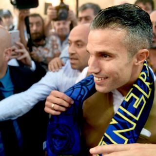 Van Persie llega a Estambul para fichar por el Fenerbahçe