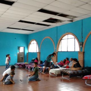 Instalan albergues en Tonila por actividad de Volcán El Colima