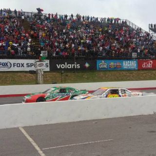 Irwin Vences, más líder que nunca en Nascar México