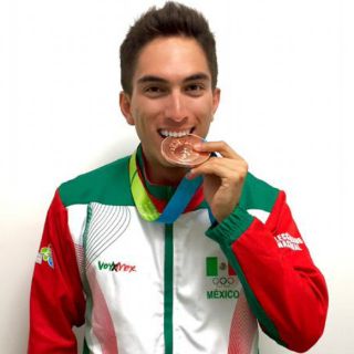 Jorge Martínez patina al podio en Toronto