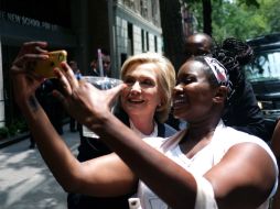 Clinton estuvo en la universidad 'The New School' y convivió con los estudiantes. AFP / J. Samad