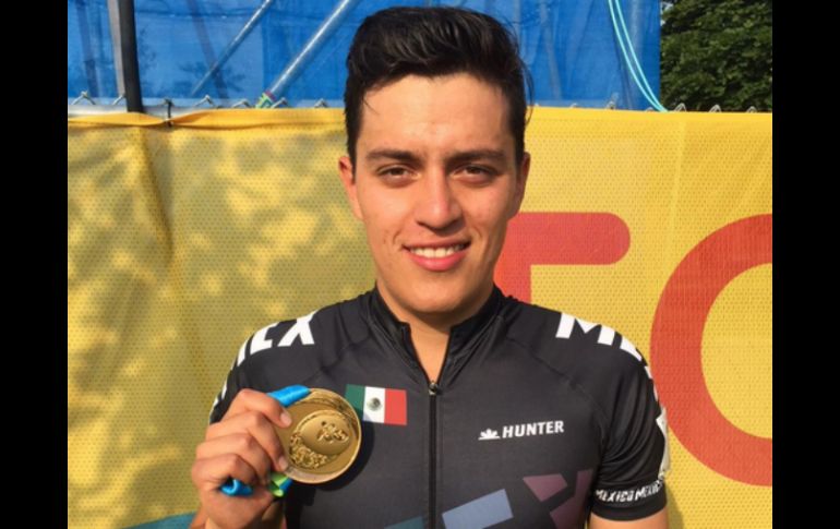 El tricolor de 21 años de edad subió a lo más alto del podio para así entonar el Himno Nacional Mexicano. TWITTER / @CONADE