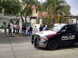 El incidente ocurrió la tarde de este lunes a las afueras de un café ubicado en avenida México. ESPECIAL /