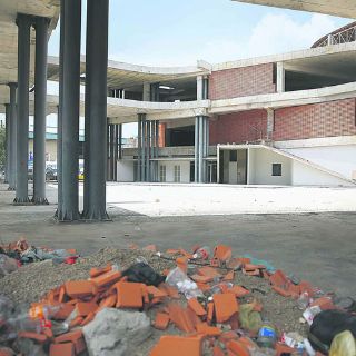 Promete Héctor Robles conseguir 40 millones de pesos para centro cultural