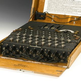 Una máquina Enigma nazi se subasta en Londres
