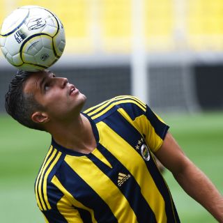Robin Van Persie firma con el Fenerbahçe
