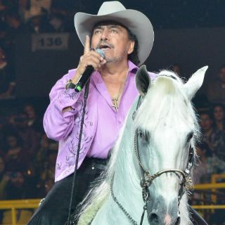 Planean que restos de Joan Sebastian recorran Morelos