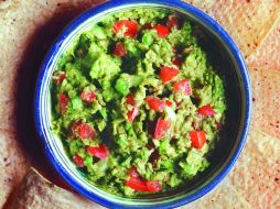 El aguacate te ayudará no solamente a combatir las ojeras desde adentro. EL INFORMADOR / ARCHIVO