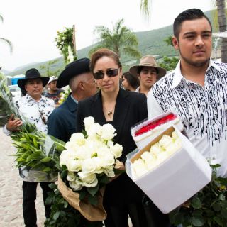 Entre aplausos reciben a Joan Sebastian en Cuernavaca